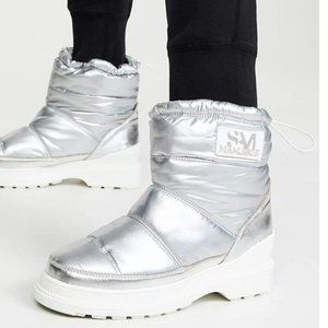 UGG Womens W Adirondack Boot III Snow